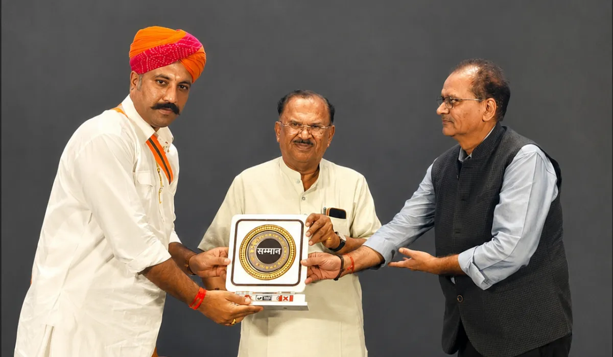 बाड़मेर का 'सुरक्षा बंधन अभियान' बना राजस्थान के लिए मॉडल, विधानसभा अध्यक्ष ने महेंद्र सिंह तारातरा को किया सम्मानित