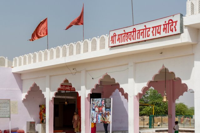 तनोट राय मन्दिर (स्वांगिया माता - जैसलमेर के भाटी राजवंश की कुलदेवी)