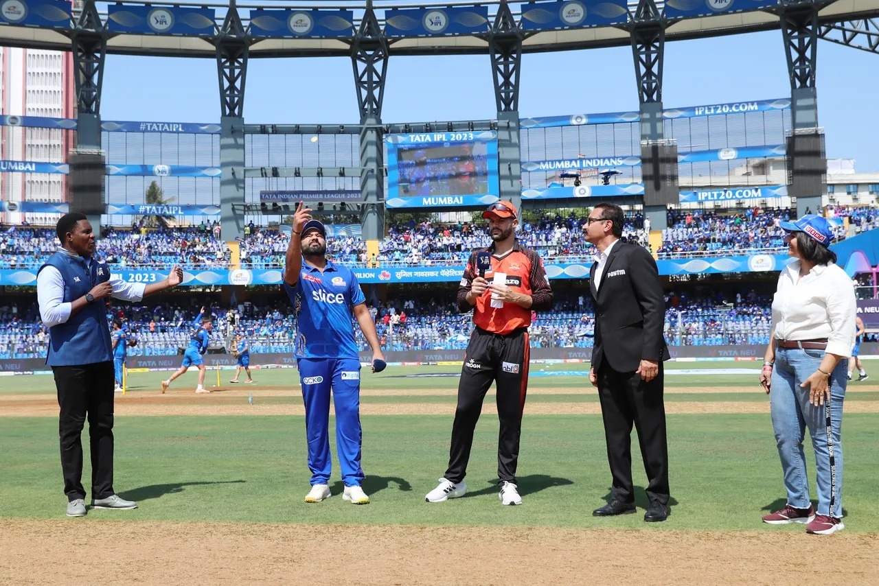 आईपीएल 2023: मुंबई इंडियंस ने सनराइजर्स हैदराबाद के खिलाफ जरूरी जीत के मुकाबले में गेंदबाजी करने का फैसला किया